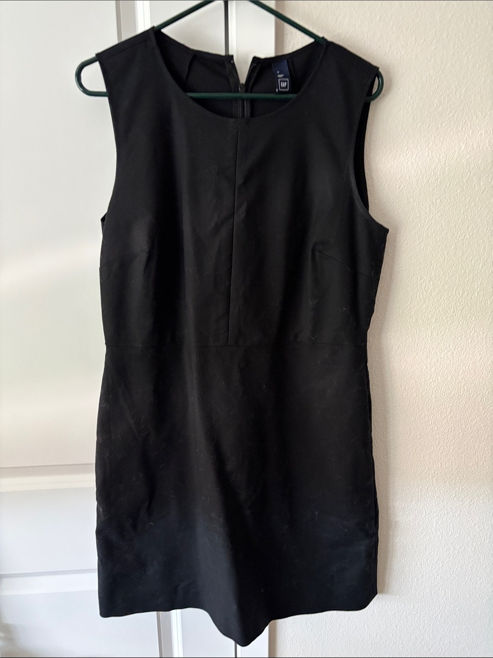 GAP Black Sleeveless Mini Sheath Dress